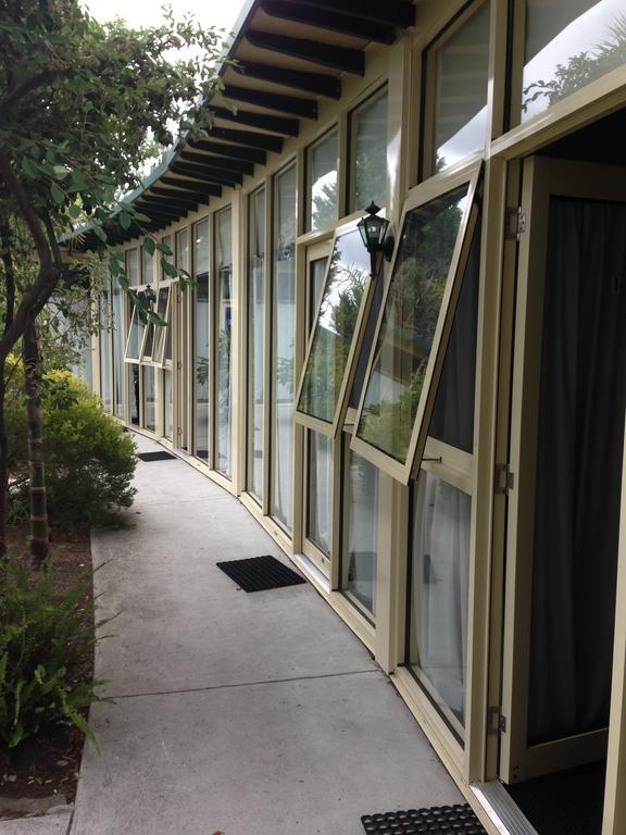 Copper Lantern Motel Mornington Exterior photo