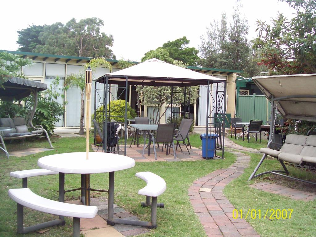 Copper Lantern Motel Mornington Exterior photo